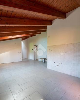 ATTICO A CASTELNOVO DI SOTTO