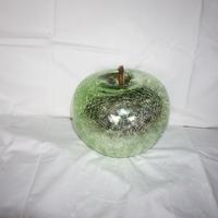 Scultura di mela in vetro
