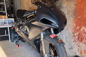 Suzuki  Gsx-R 750 sia originale che pista 