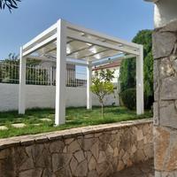 Gazebo in legno con teli ad onda