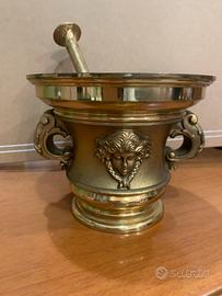 Splendido mortaio massiccio in ottone