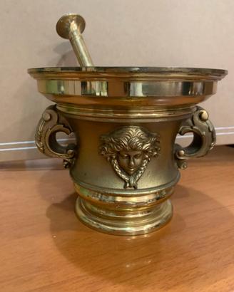 Splendido mortaio massiccio in ottone