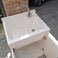 Mobiletto lavanderia.