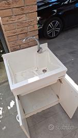 Mobiletto lavanderia.