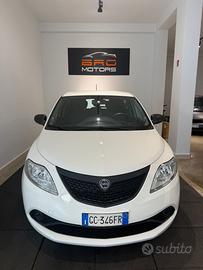 Lancia Ypsilon 1.0 70cv Firefly Hybrid S&S Silver