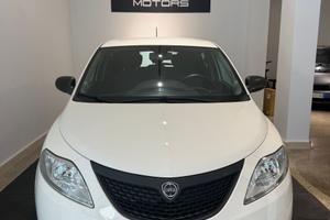 Lancia Ypsilon 1.0 70cv Firefly Hybrid S&S Silver
