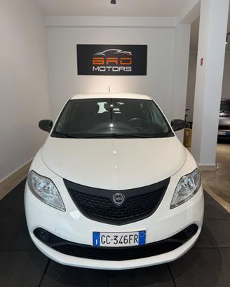 Lancia Ypsilon 1.0 70cv Firefly Hybrid S&S Silver