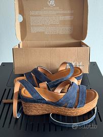 Sandali zeppa Bata in vera pelle blu/camoscio