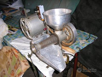 Passapomodoro elettrica trasmissione a cinghia