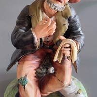 Statuetta Capodimonte di Giaretto: Vecchio cuce