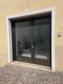 Infisso porta + vetrina