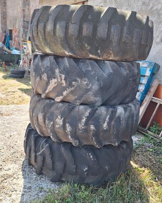 ruote complete di cerchi terna komatsu