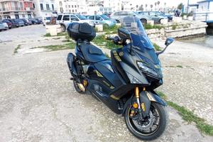 YAMAHA TMAX TECH 560
