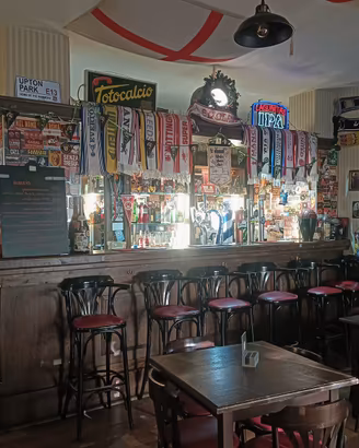 Pub  zona pigneto con canna fumaria