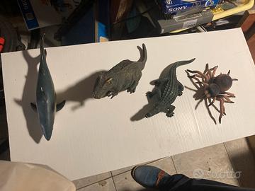 modelli t-rex, alligatore, squalo, tarantola.