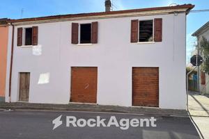 TRILOCALE CON CANTINA