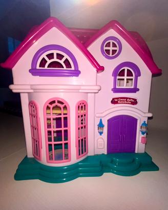Casa delle bambole 35x35 + 2 bamboline + Accessori