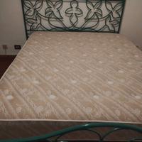 Letto matrimoniale in ferro battuto colore verde 