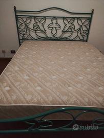 Letto matrimoniale in ferro battuto colore verde 