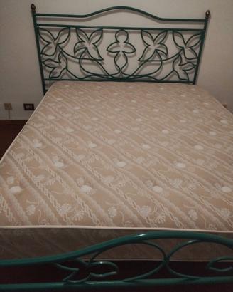 Letto matrimoniale in ferro battuto colore verde 
