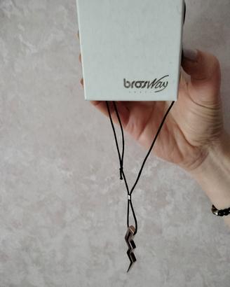collana con ciondolo 