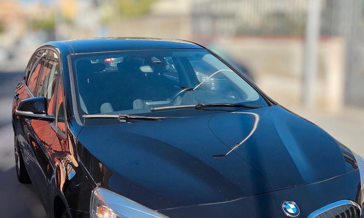 BMW 216 grand tourer nero