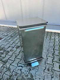 pattumiera in acciaio 