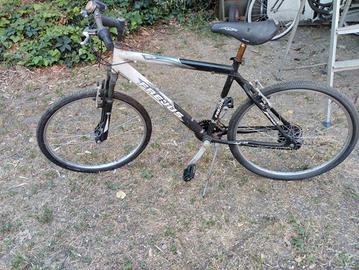 bici con forcelle ammortizzate FREJUS