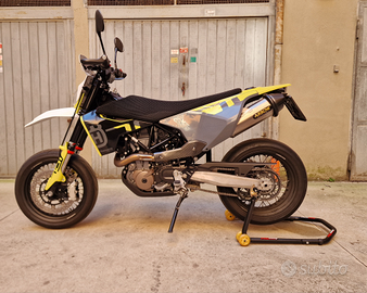 Husqvarna 701 supermoto