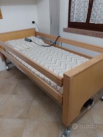 Letto sanitario con materasso antidecubito