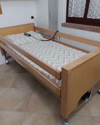 Letto sanitario con materasso antidecubito