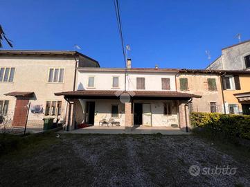 CASA DI CORTE A CERESARA