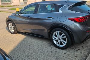 infiniti q30 15d dct premium 