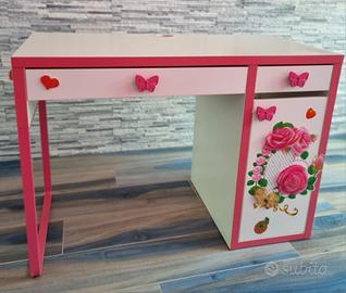 scrivania in legno con cassetto, bianca e rosa