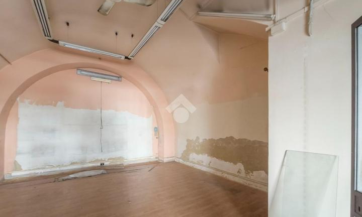 MONOLOCALE A MANFREDONIA