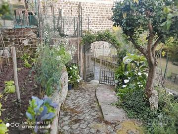 Casa arredata con giardino, forno a legna, cantina
