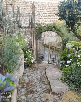 Casa arredata con giardino, forno a legna, cantina