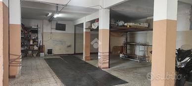 MAGAZZINO A GENOVA