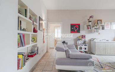 APPARTAMENTO IN PICCOLA PALAZZINA CON GARAGE IN ZO