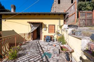 Unifamiliare con giardino adiacente centro