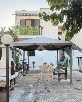 2 LOCALI A ZAPPONETA