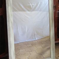 Specchio grande con cornice in legno