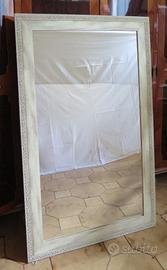 Specchio grande con cornice in legno