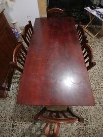 Tavolo da salone con sedie