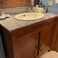 Lavello bagno completo di specchio