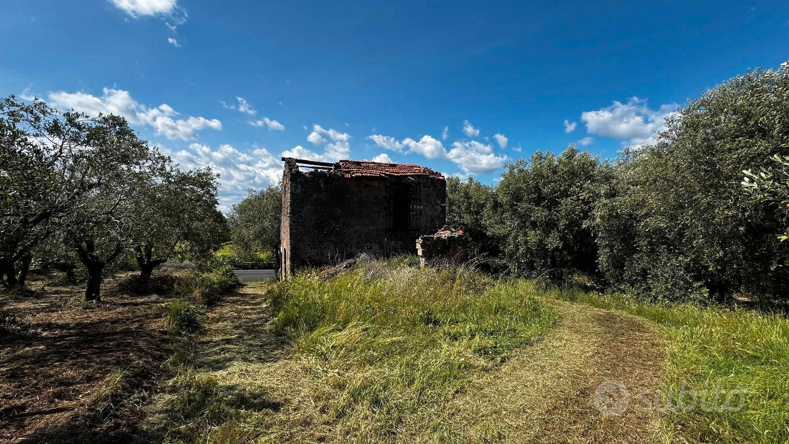 Fabbricato indipendente da ristrutturare - Altro