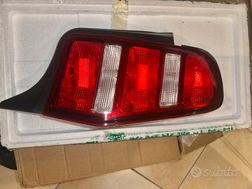 Ford mustang 2011 far anteriori e fanali posteri