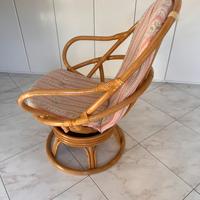 Poltrona girevole in vimini