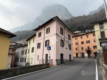 2 LOCALI A LECCO