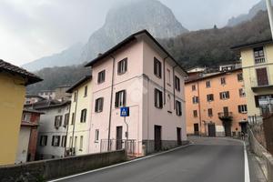 2 LOCALI A LECCO